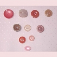 A selection of ten pink vintage buttons - N5